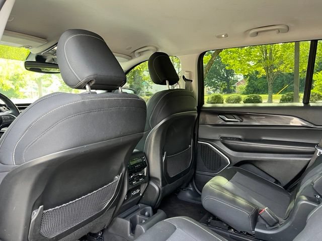 Used 2021 Jeep Grand Cherokee L Laredo w/ Luxury Tech Group I AWD/4WD image 2
