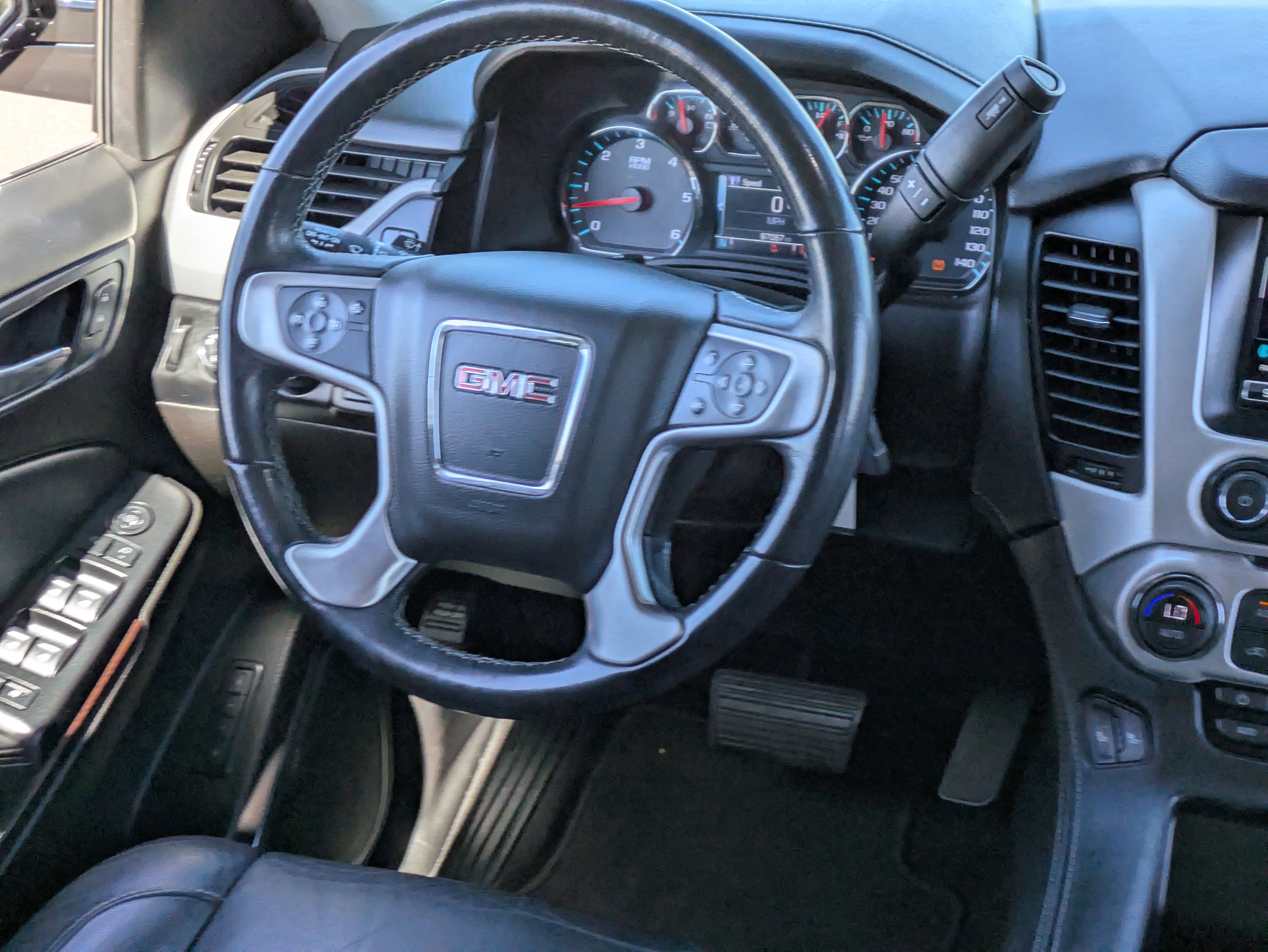 Used 2019 GMC Yukon XL SLT image 17