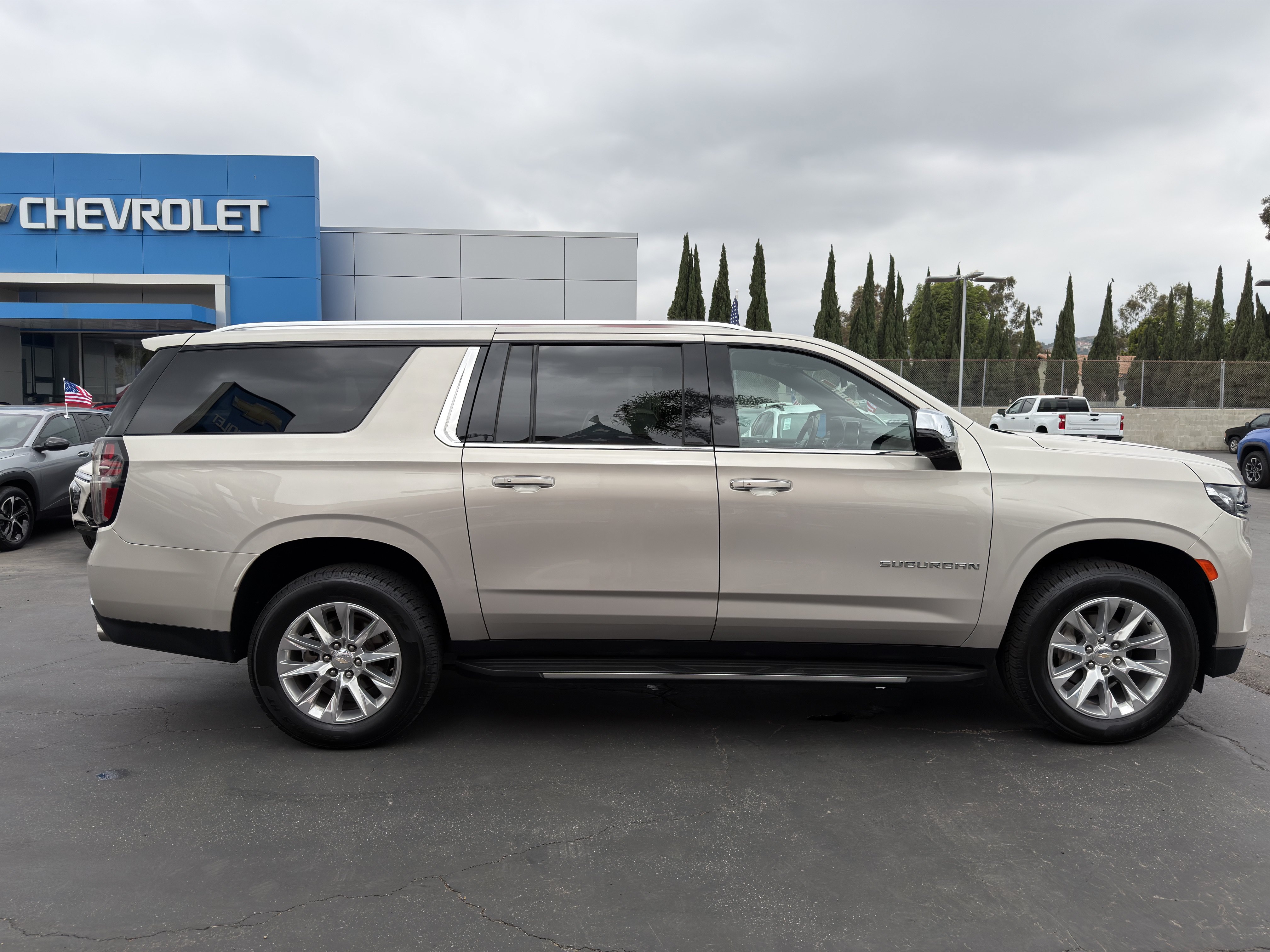 Used 2024 Chevrolet Suburban Premier AWD/4WD image 9
