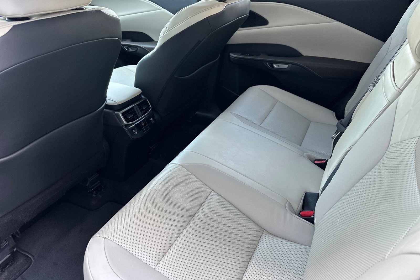 Used 2023 Lexus RX 350 Premium image 15