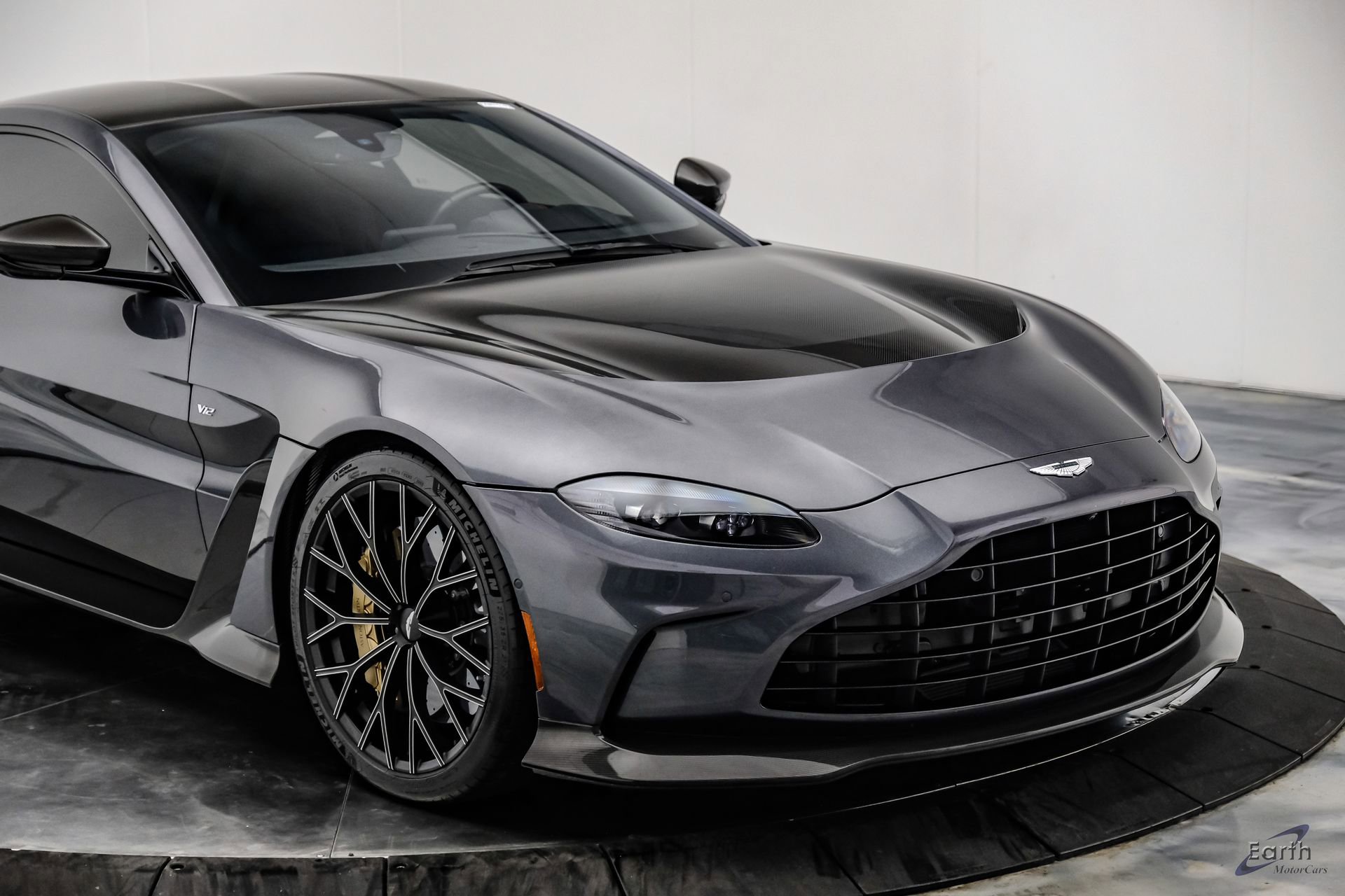 Used 2023 Aston Martin V12 Vantage RWD image 32