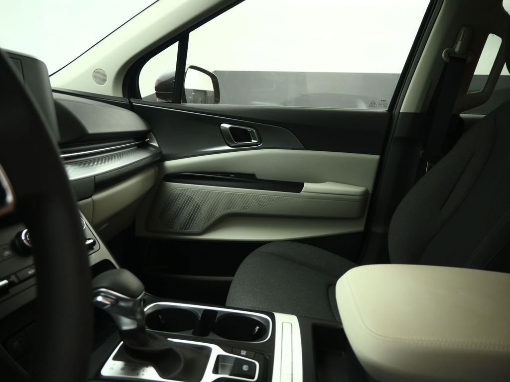 Used 2024 Kia Carnival LX image 54