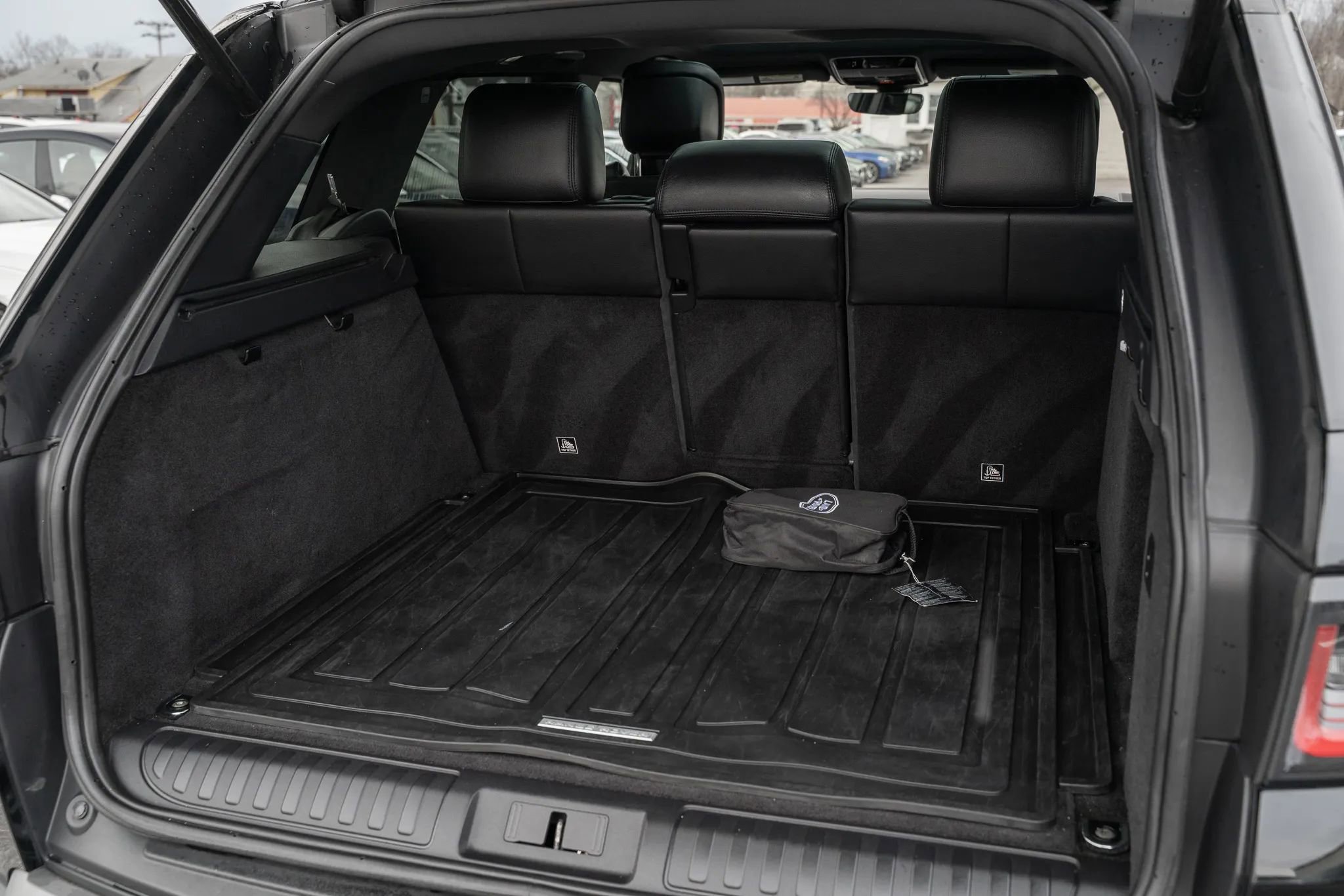 Used 2018 Land Rover Range Rover Sport SE image 10