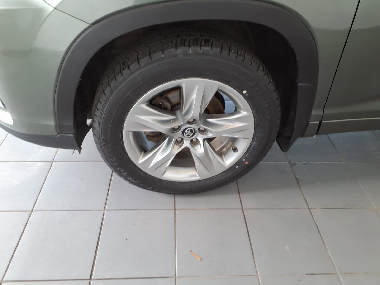 Used 2019 Toyota Highlander Limited image 9