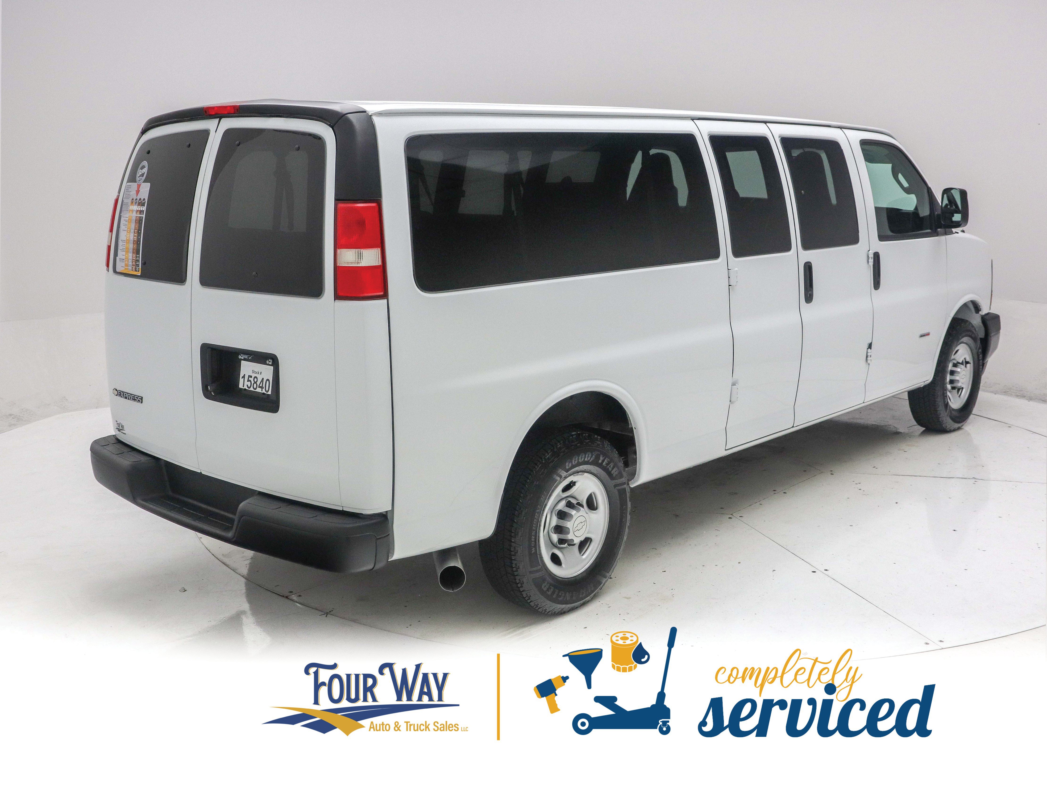 Used 2017 Chevrolet Express 3500 LS w/ Cold Climate Package RWD image 4