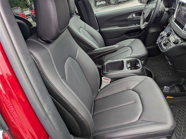 New 2026 Chrysler Pacifica Select image 28