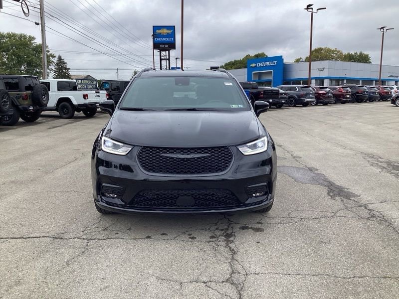 New 2026 Chrysler Pacifica Limited w/ S Appearance Package AWD/4WD image 2