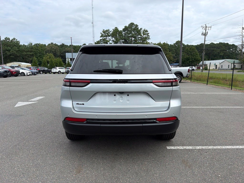 Certified 2025 Jeep Grand Cherokee Altitude AWD/4WD image 6