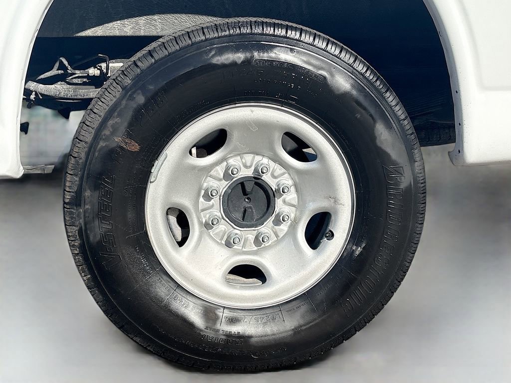 Used 2024 Chevrolet Express 3500 w/ Driver Convenience Package image 28