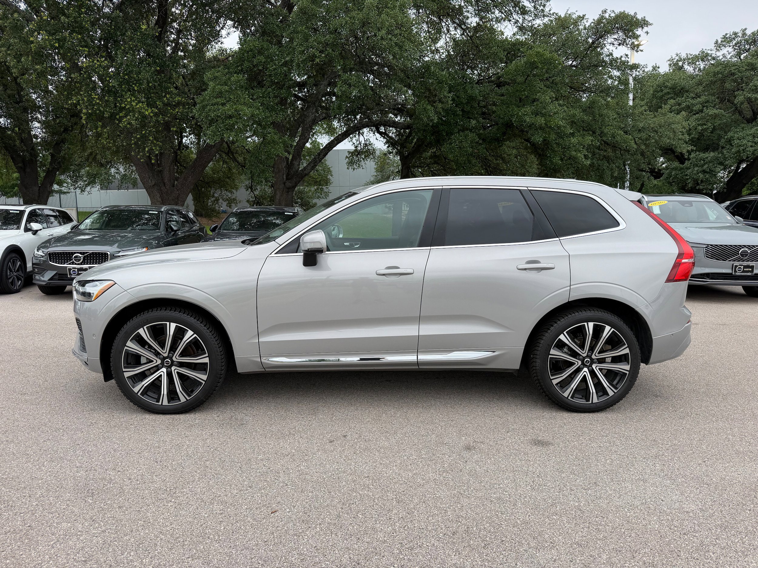 Certified 2023 Volvo XC60 B5 Ultimate AWD/4WD image 3