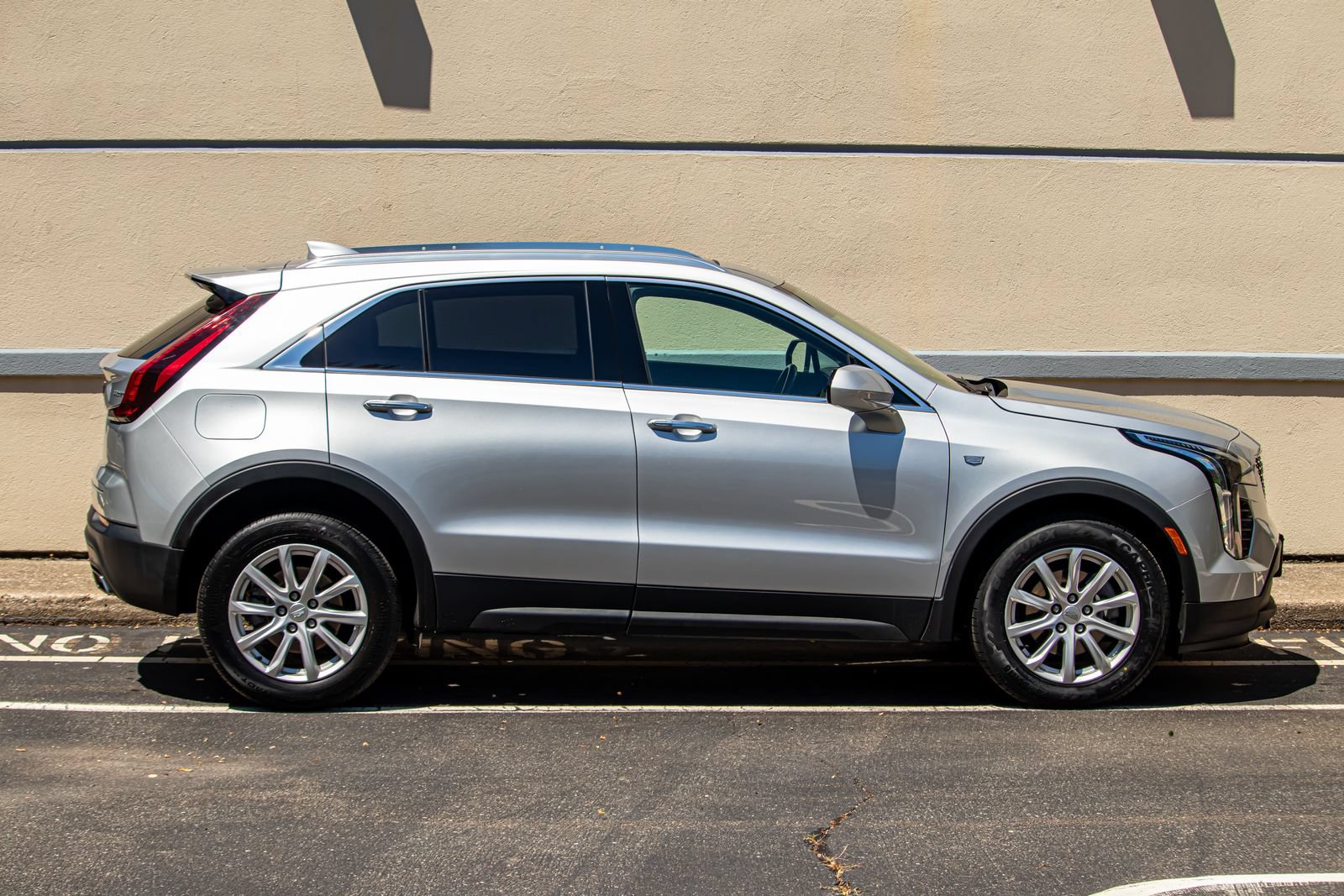 Used 2021 Cadillac XT4 Luxury w/ Cold Weather Package AWD/4WD image 11