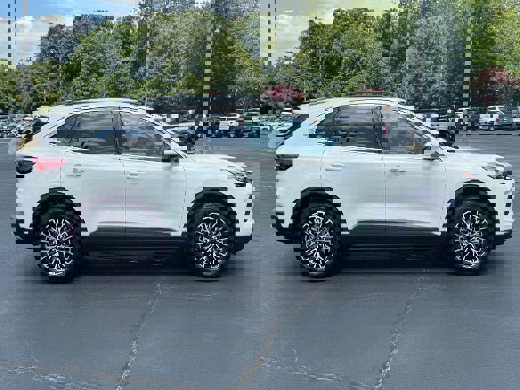 New 2025 Ford Escape SE w/ PHEV Premium Package image 4