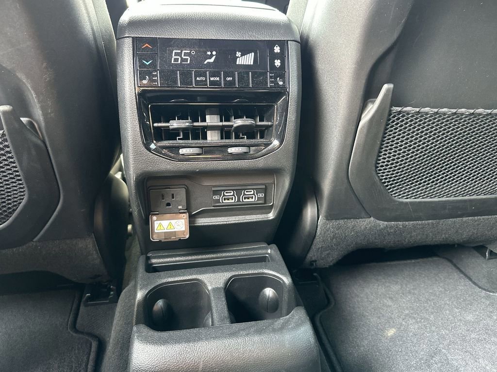 Used 2024 Jeep Grand Cherokee L Limited w/ Luxury Tech Group II image 22