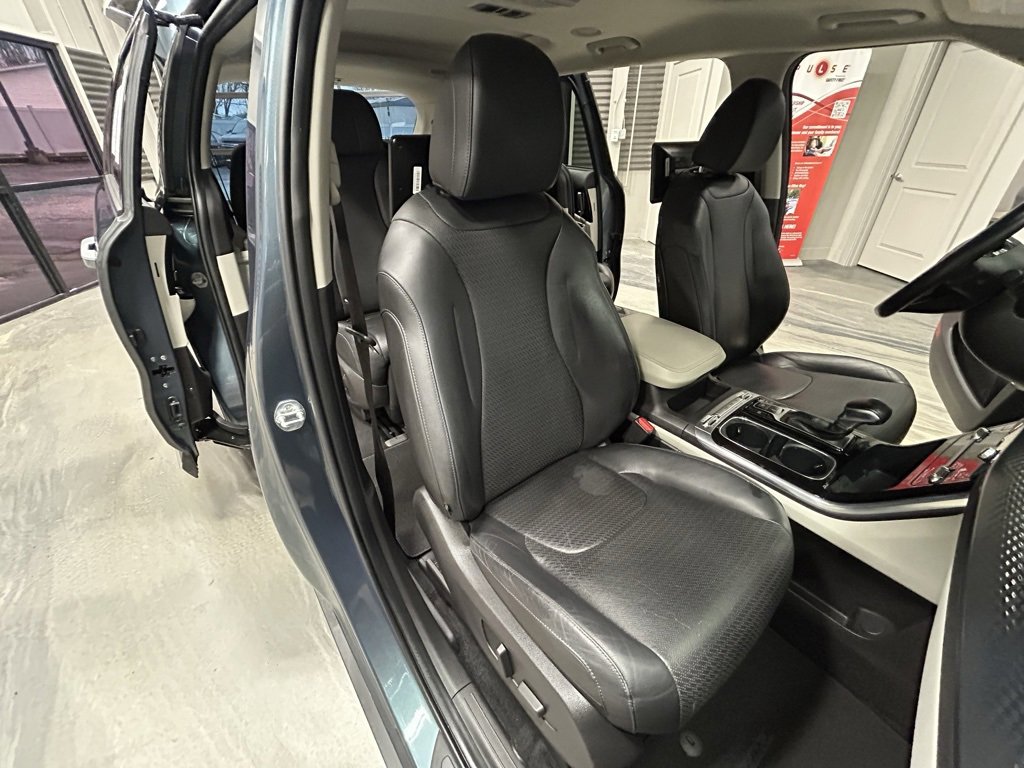 Used 2022 Kia Carnival SX Prestige image 5