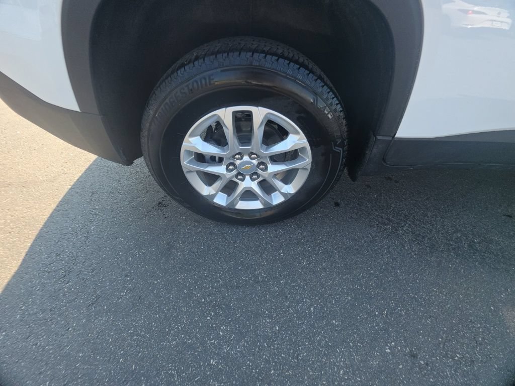 Used 2023 Chevrolet Traverse LS AWD/4WD image 10