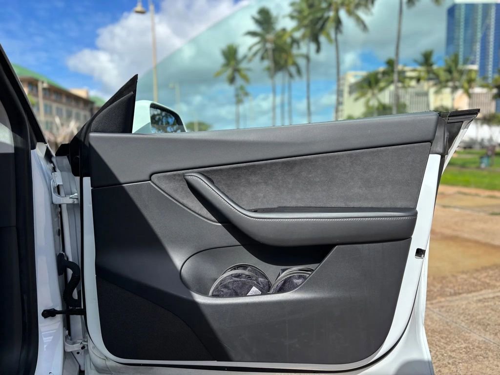 Used 2020 Tesla Model Y Long Range image 14