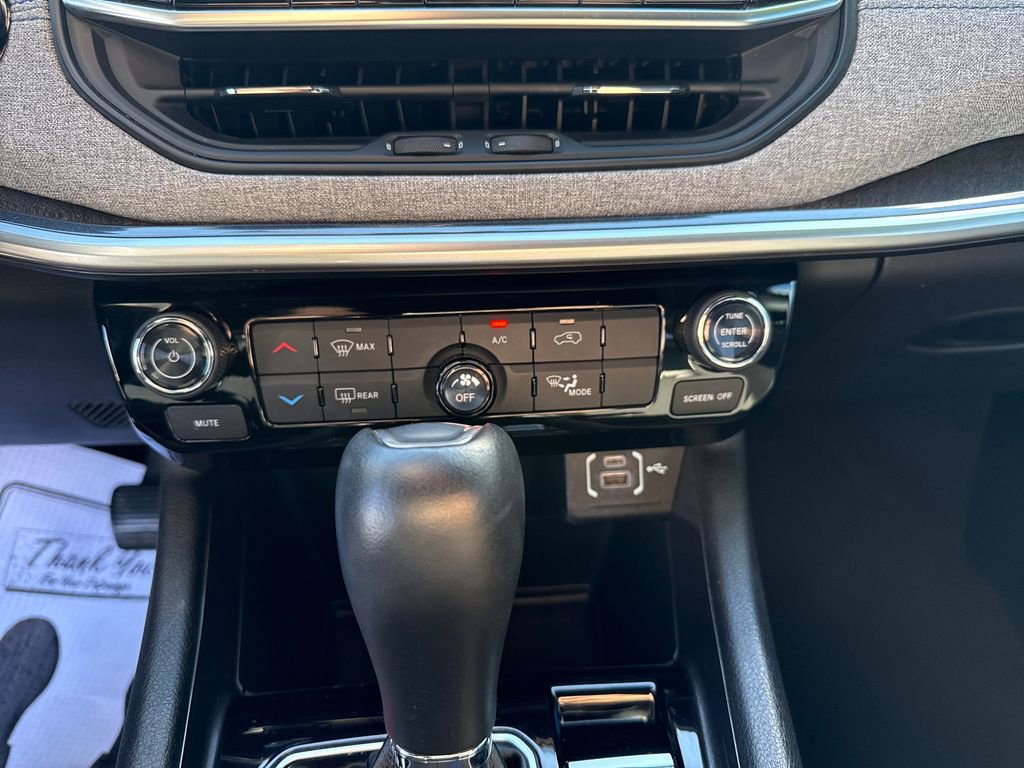 Used 2023 Jeep Compass Latitude image 21