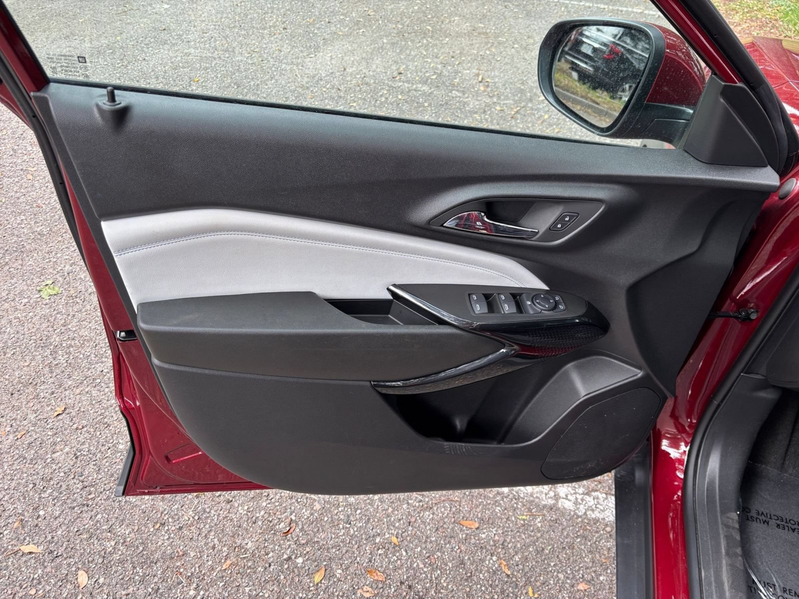Used 2025 Chevrolet Trax LT FWD image 18