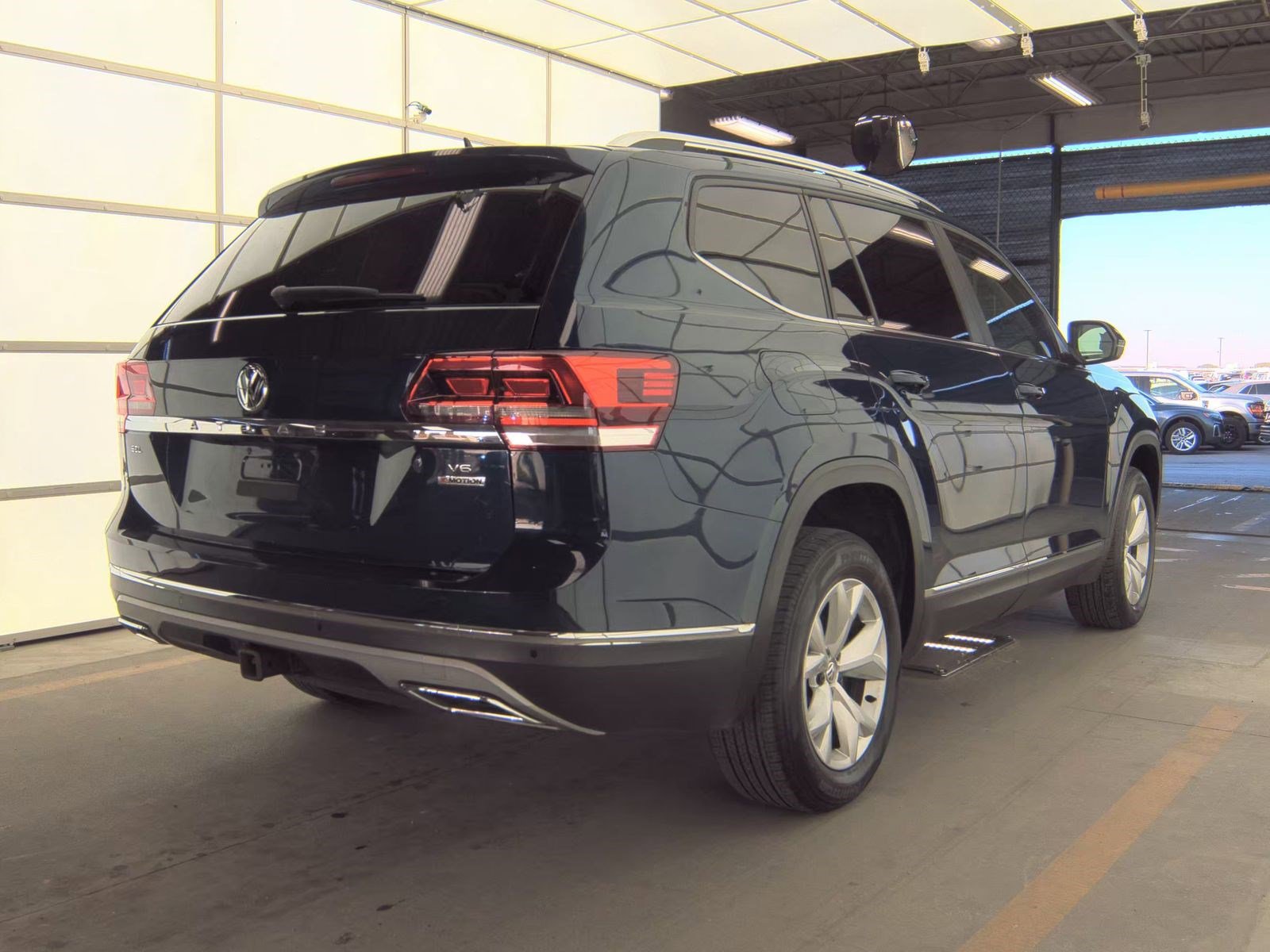 Used 2018 Volkswagen Atlas SEL AWD/4WD image 7