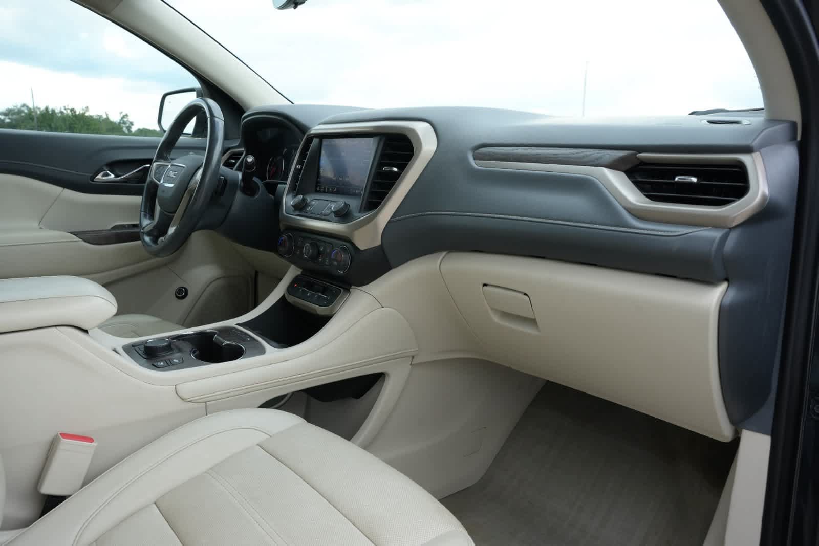 Used 2022 GMC Acadia Denali w/ Denali Ultimate Package FWD image 21