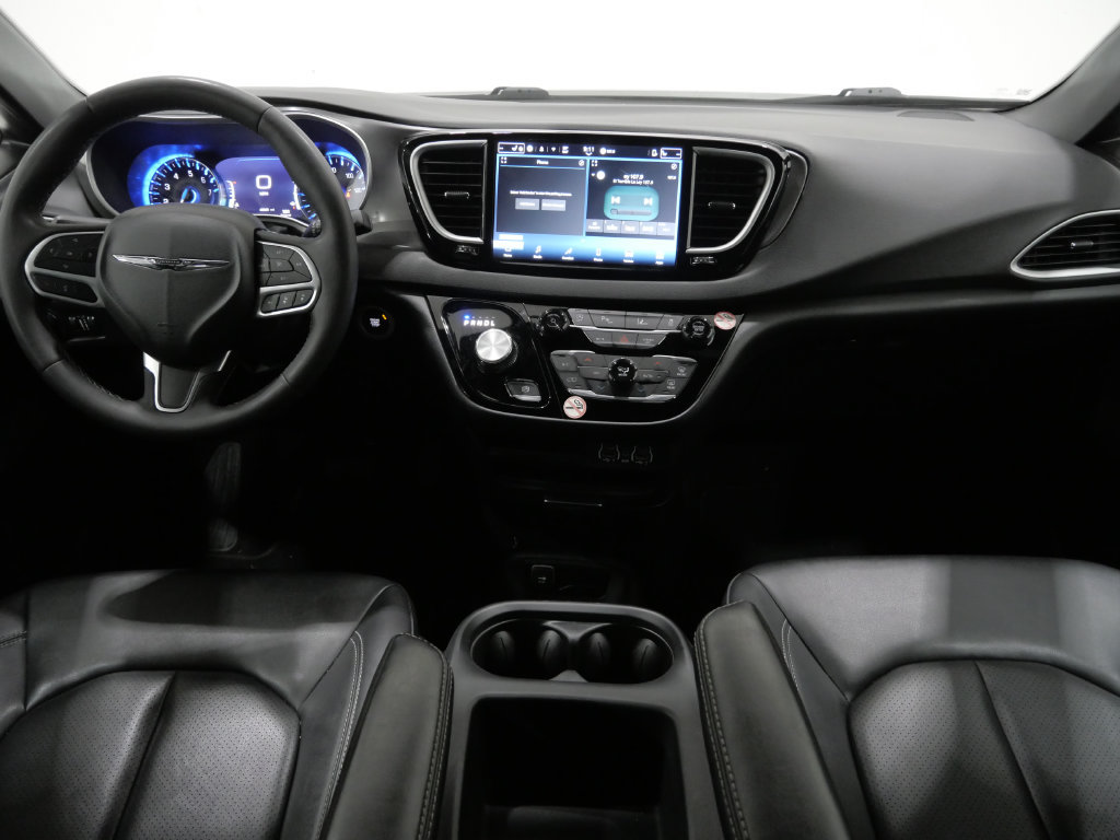 Used 2025 Chrysler Pacifica Select FWD image 10