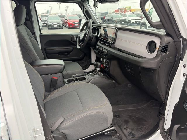 Used 2024 Jeep Wrangler Unlimited AWD/4WD image 12