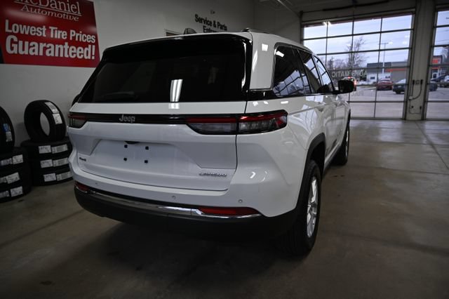 Used 2023 Jeep Grand Cherokee Laredo w/ Luxury Tech Group I AWD/4WD image 6