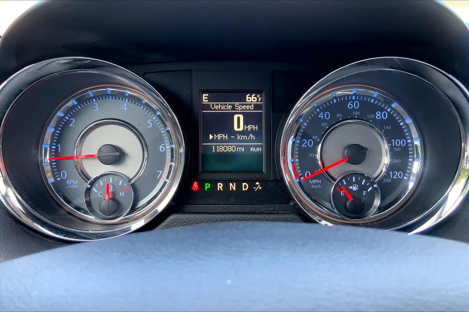 Used 2016 Chrysler Town & Country Touring FWD image 25