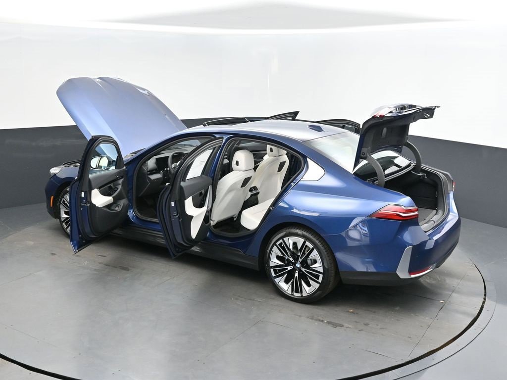 New 2026 BMW 530i w/ Premium Package image 2