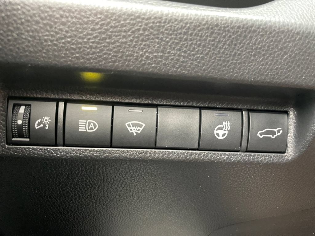 Used 2022 Toyota RAV4 XLE Premium AWD/4WD image 38