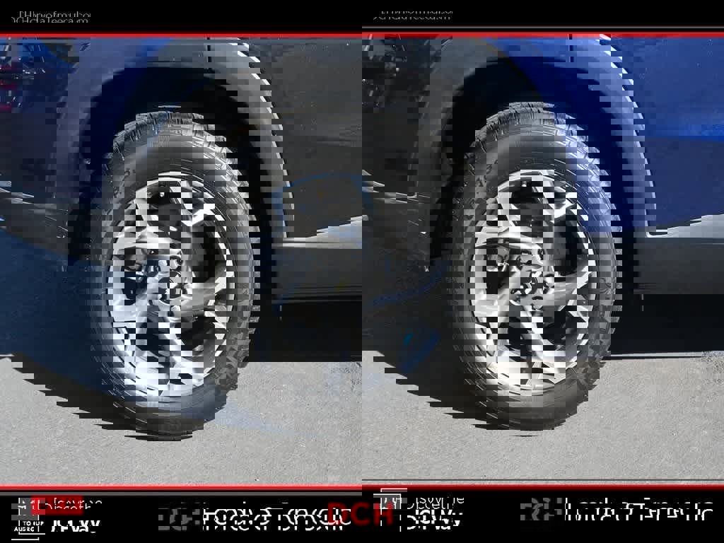 Used 2024 Chevrolet Trax LT w/ Sunroof Package image 24