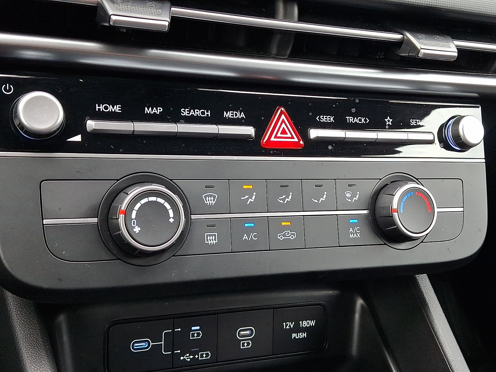 Used 2025 Hyundai Santa Cruz SE AWD/4WD image 16