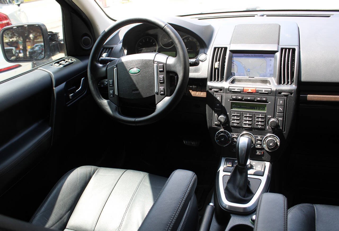 Used 2011 Land Rover LR2 HSE AWD/4WD image 14