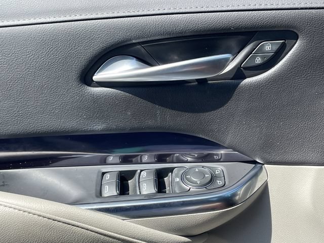 Used 2023 Cadillac XT4 Luxury w/ Cold Weather Package FWD image 23