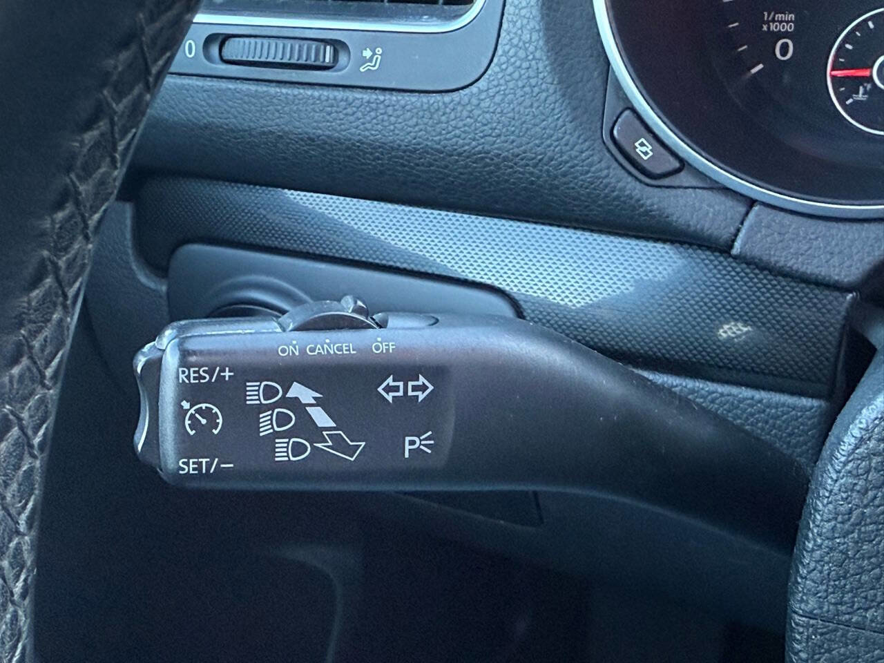 Used 2010 Volkswagen Jetta TDI FWD image 38