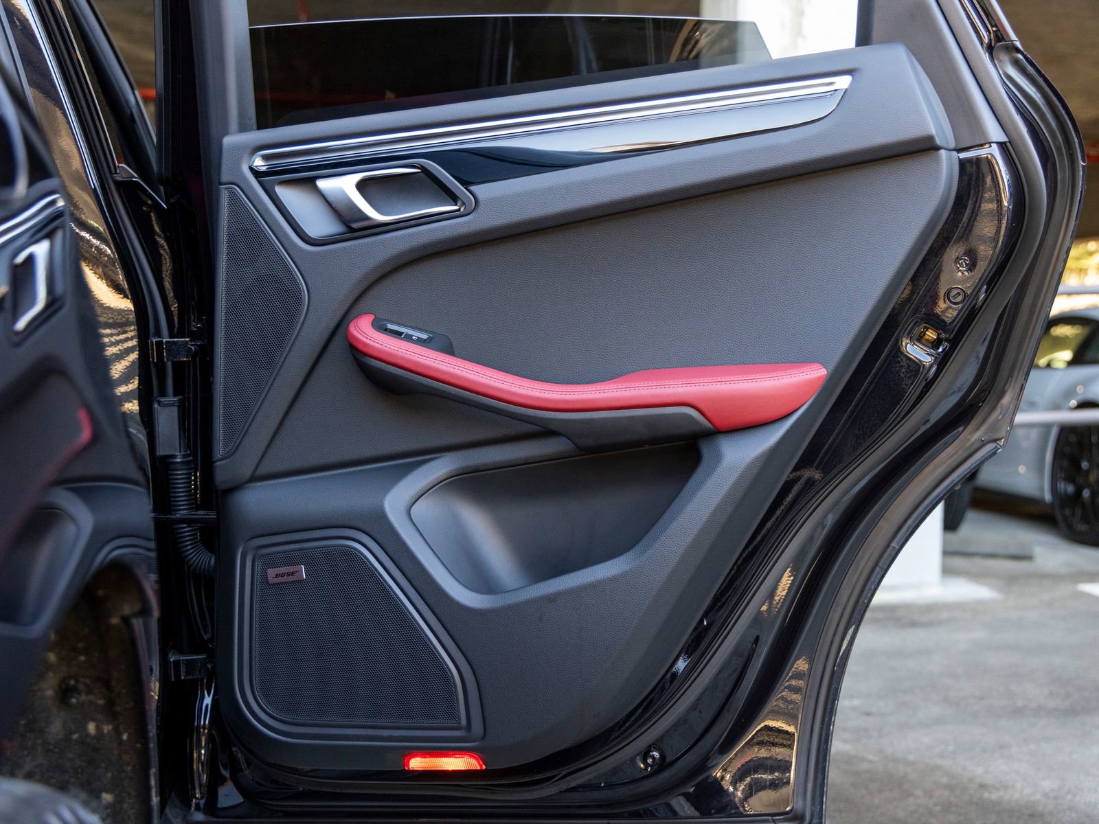 Certified 2025 Porsche Macan image 51