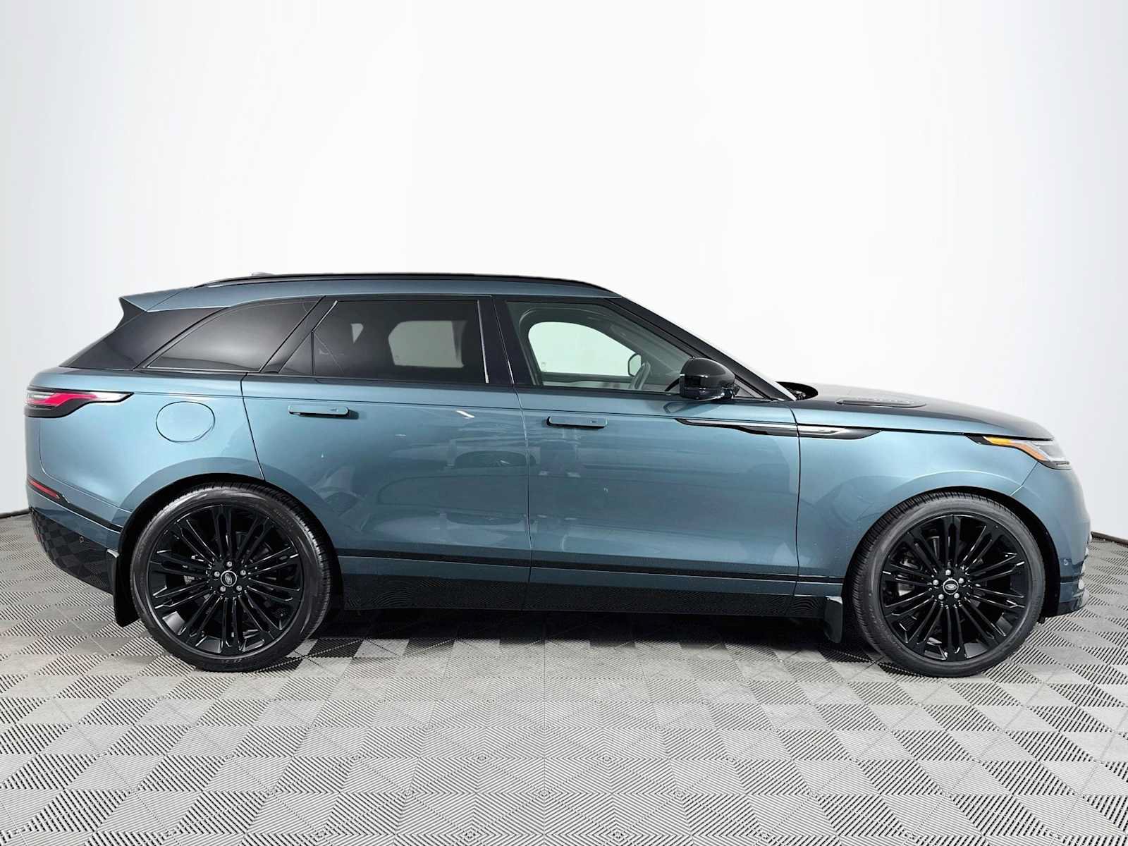 Used 2026 Land Rover Range Rover Velar Dynamic SE AWD/4WD image 4