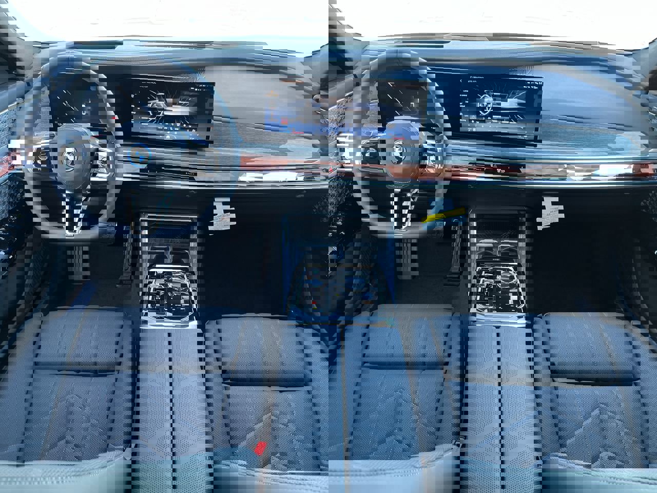 Used 2025 BMW i7 eDrive50 w/ M Sport Package image 29