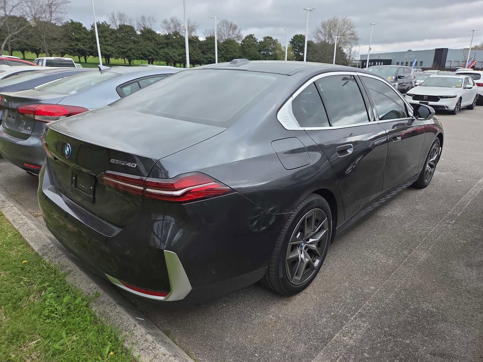 Used 2024 BMW i5 eDrive40i w/ Executive Package image 4