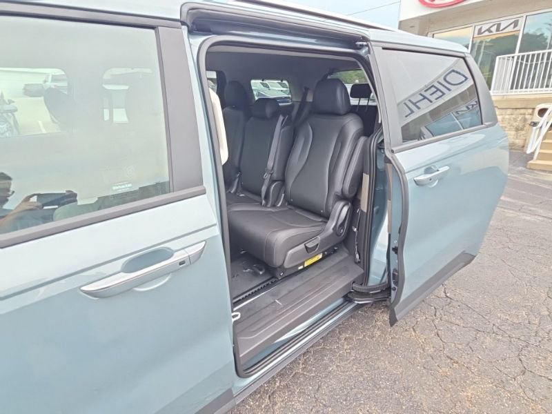 New 2027 Kia Carnival EX FWD image 21