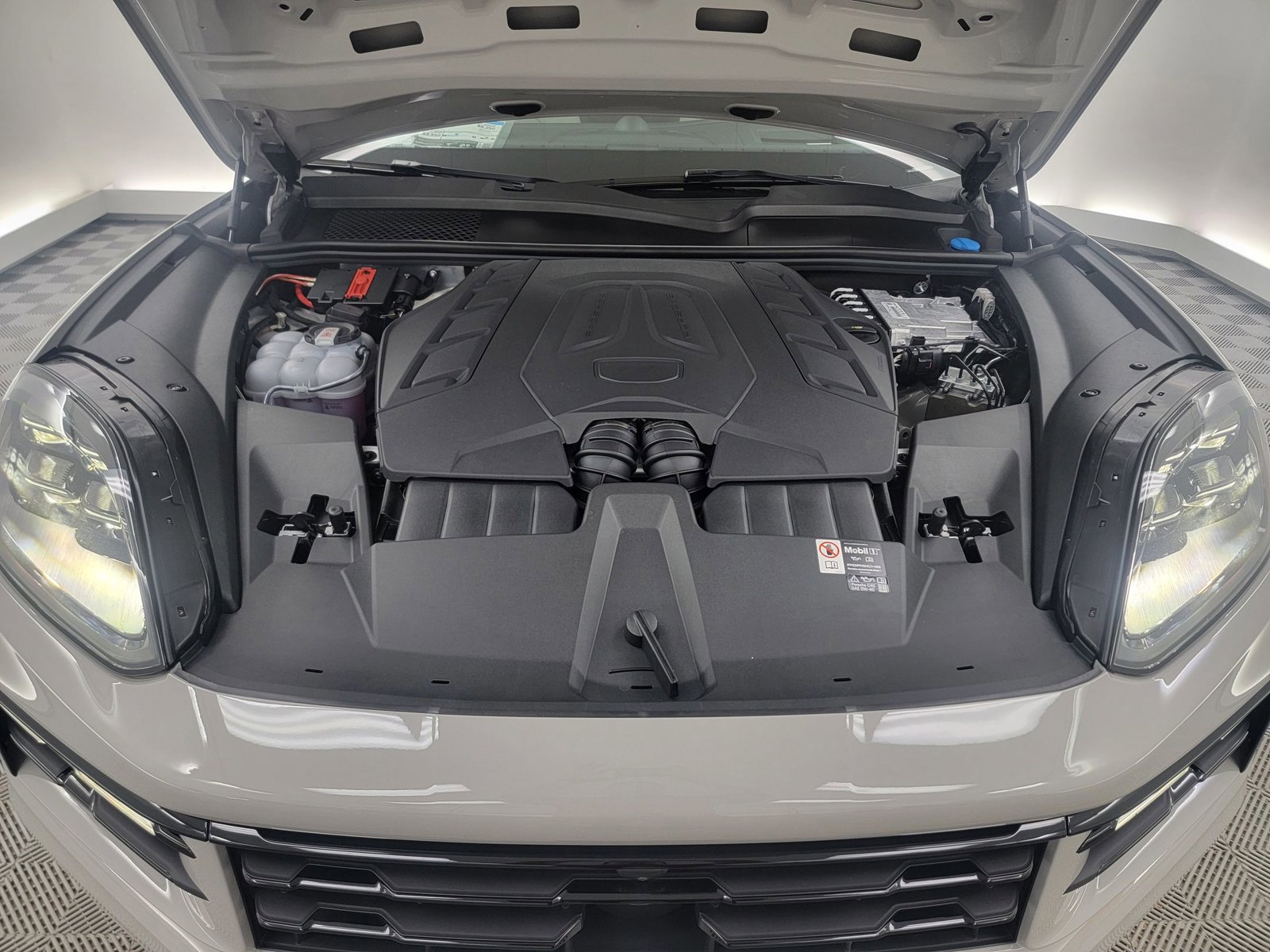 New 2025 Porsche Cayenne S image 14