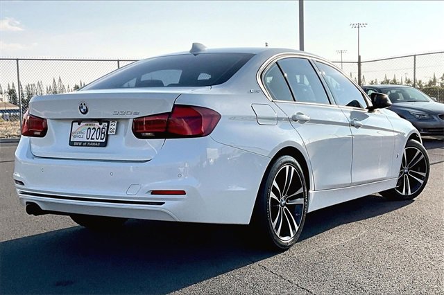 Used 2018 BMW 330e w/ Convenience Package image 2