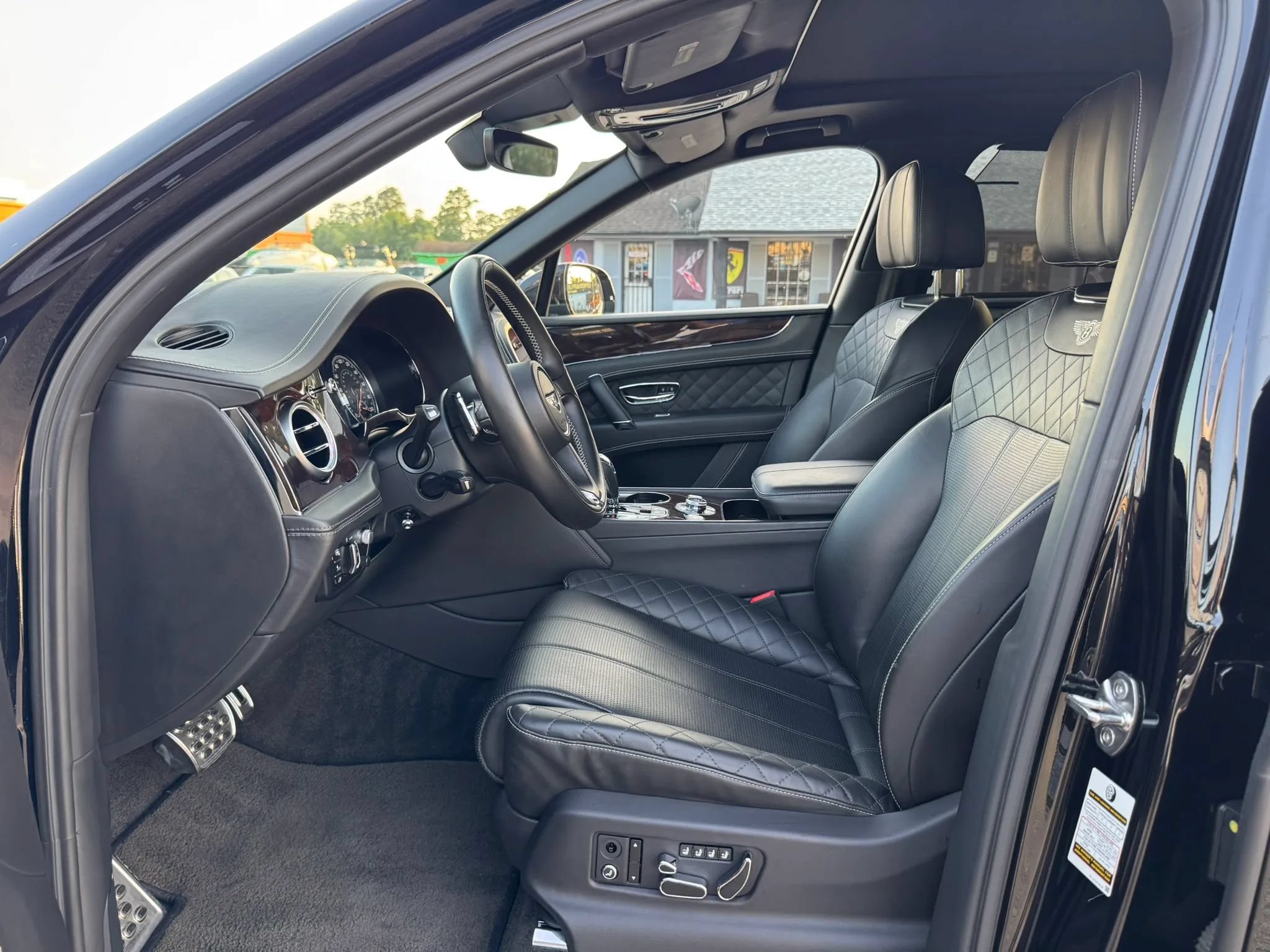 Used 2018 Bentley Bentayga AWD/4WD image 19