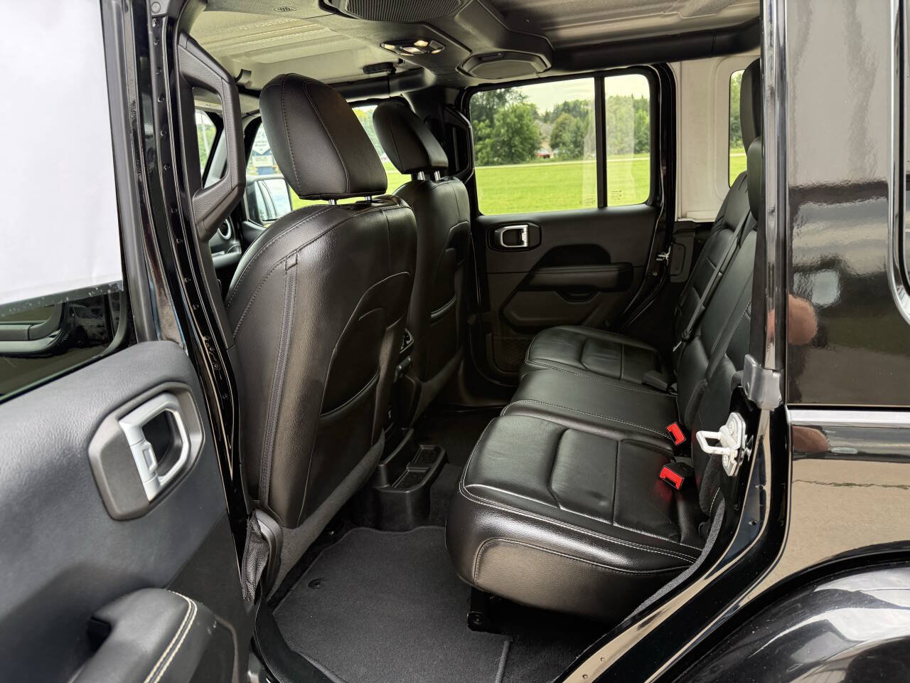 Used 2019 Jeep Wrangler Unlimited Sahara w/ Uconnect 4C Nav & Sound Group AWD/4WD image 6