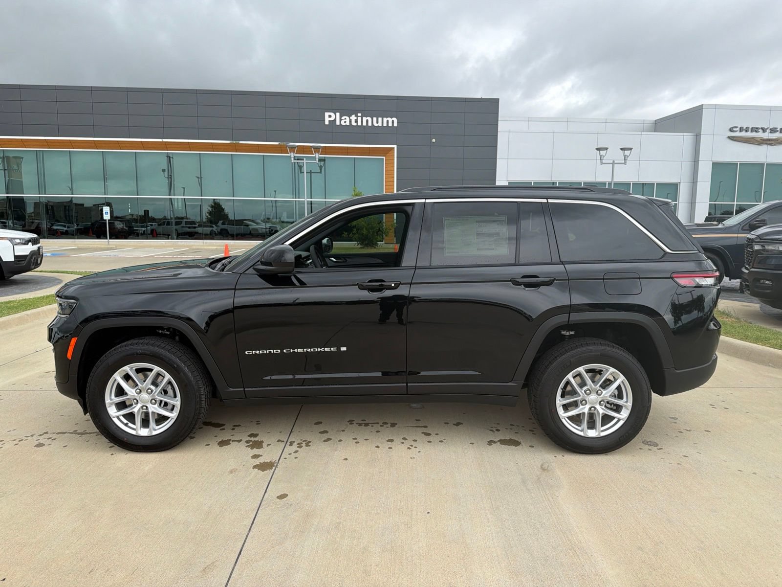 New 2026 Jeep Grand Cherokee Laredo AWD/4WD image 2