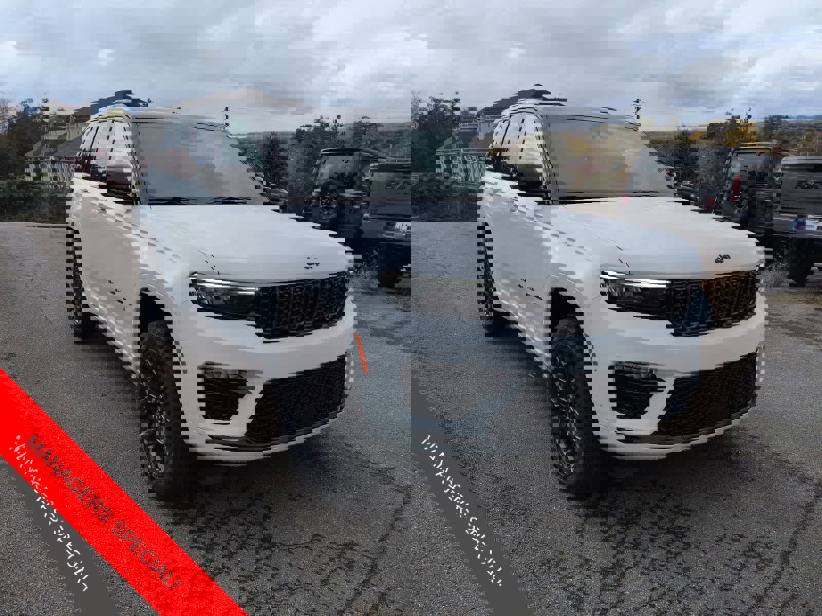 New 2025 Jeep Grand Cherokee Summit image 2