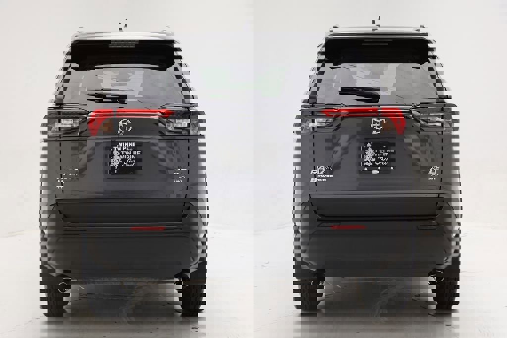 Used 2021 Toyota RAV4 XLE w/ Convenience Package image 7