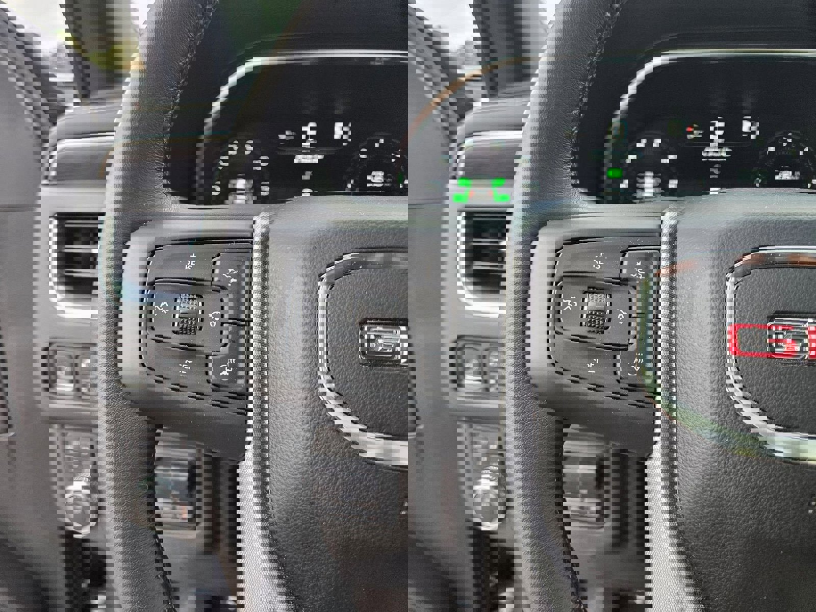 Used 2022 GMC Yukon SLT w/ SLT Luxury Package image 12