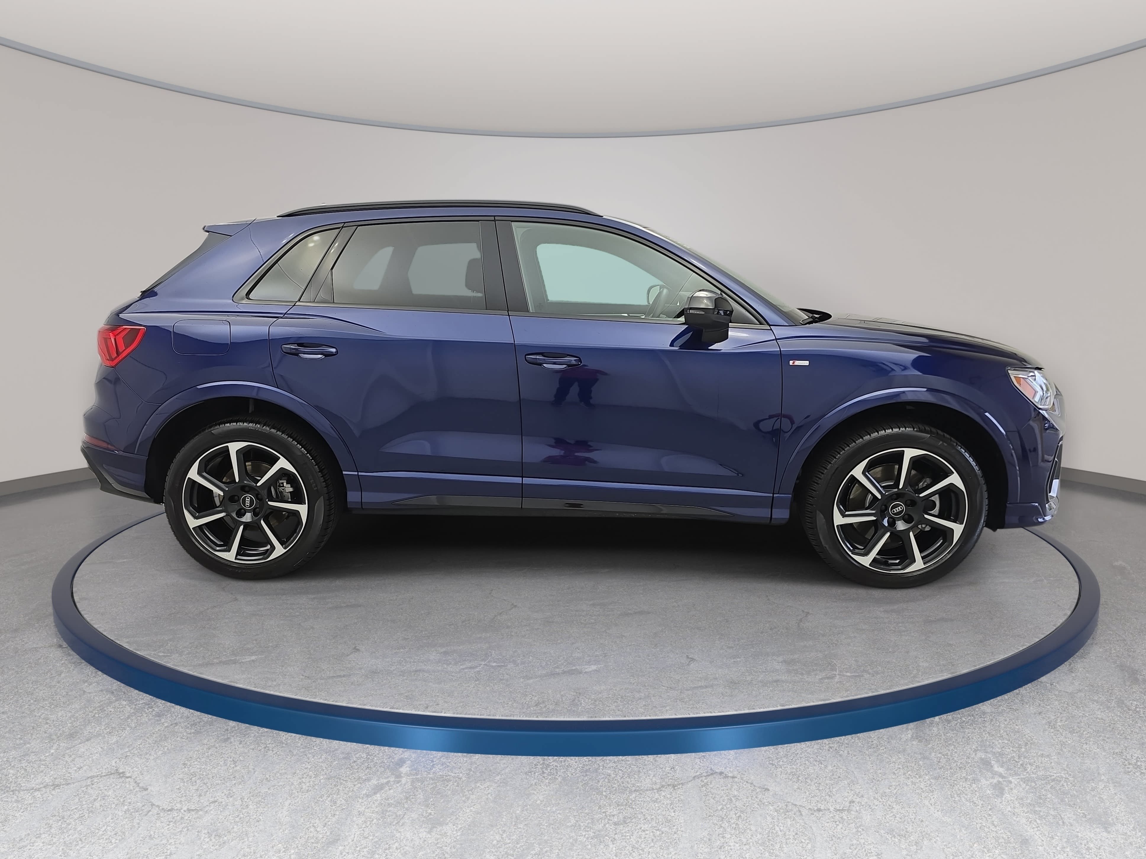 Used 2025 Audi Q3 2.0T Premium Plus w/ Premium Plus Package AWD/4WD image 4