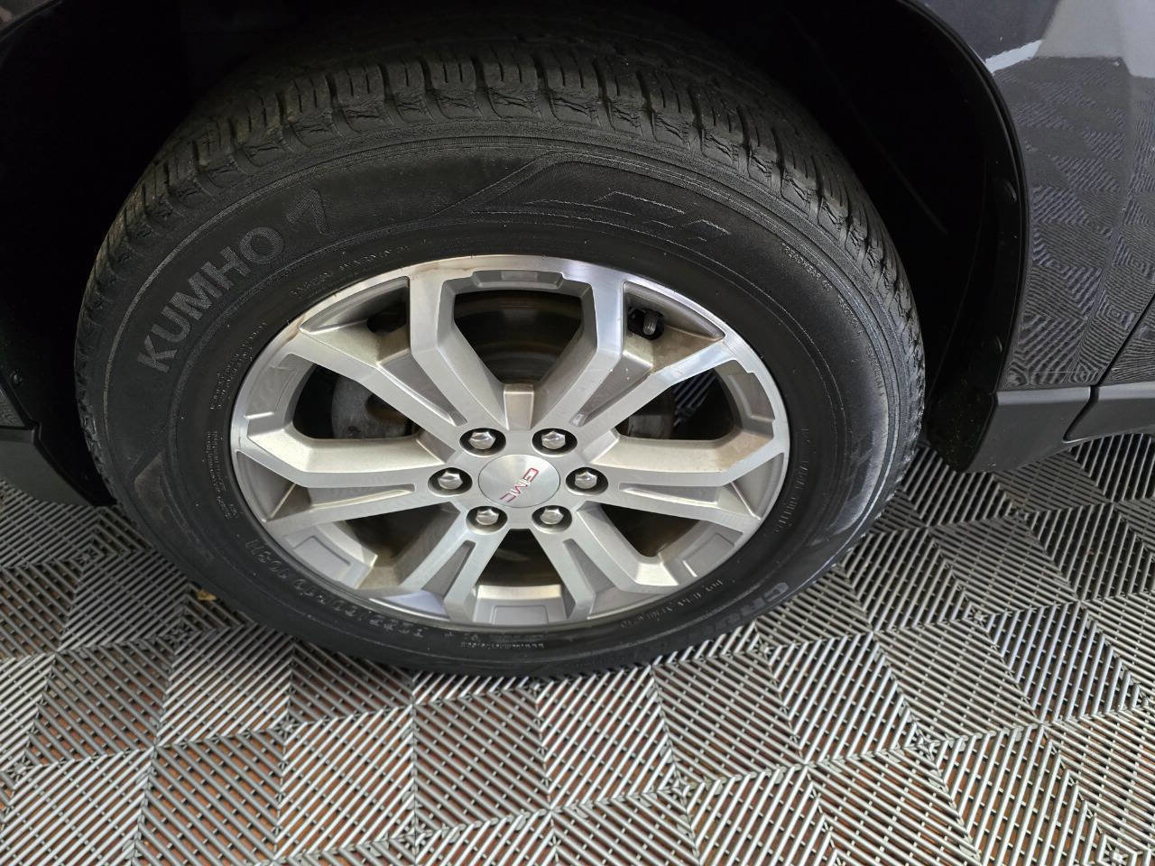 Used 2015 GMC Acadia SLT image 38